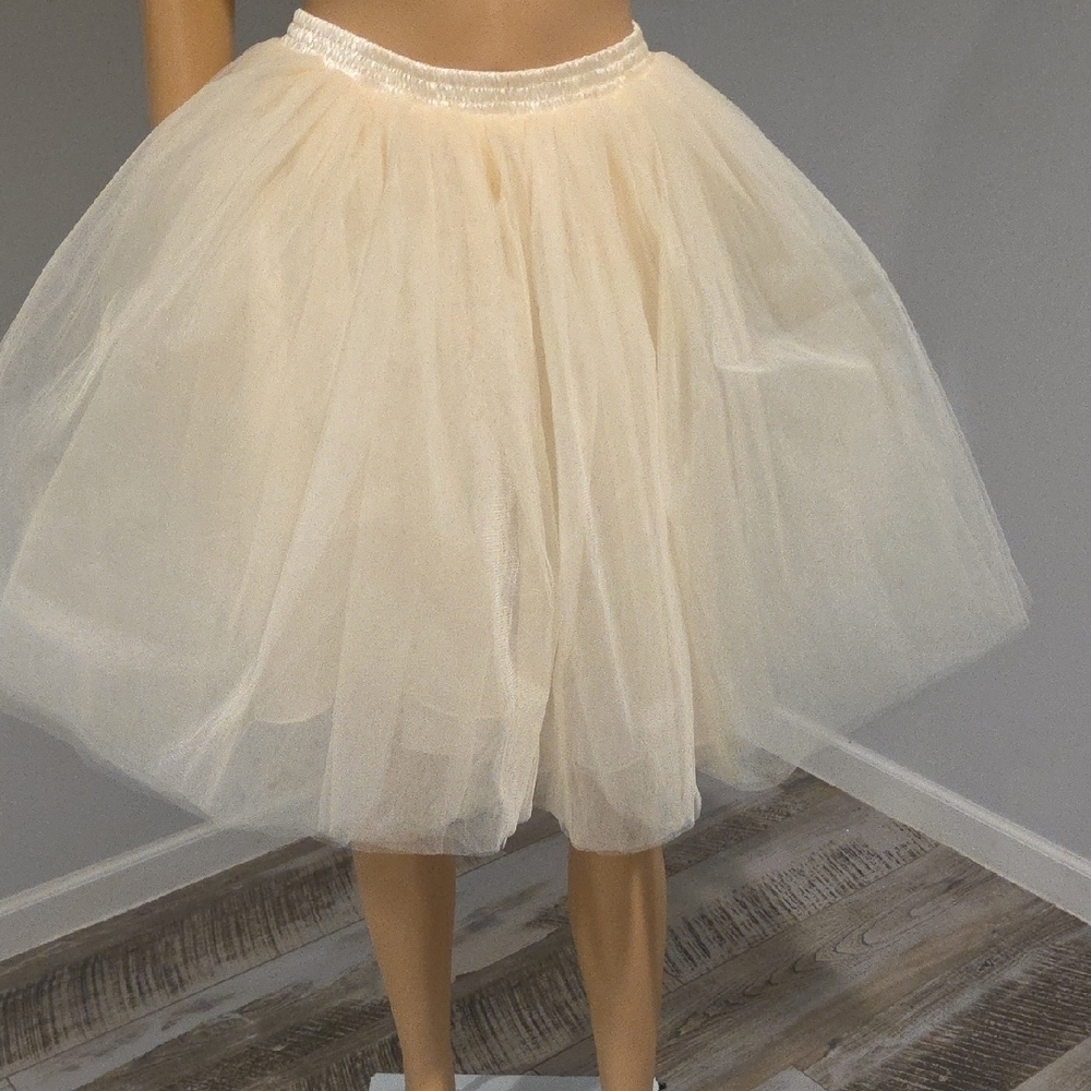 Elegant Cream Tulle Skirt - Picture 8 of 8